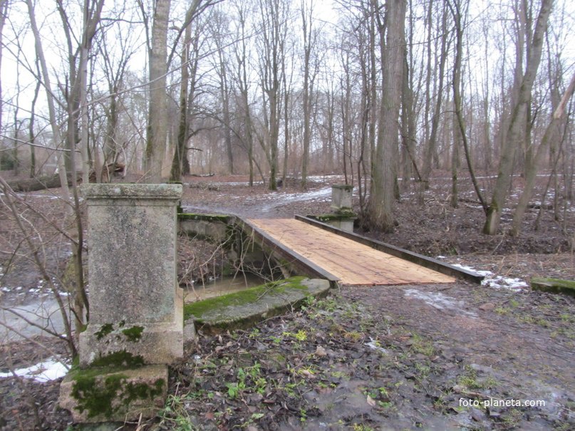 мостик в усадебном парке