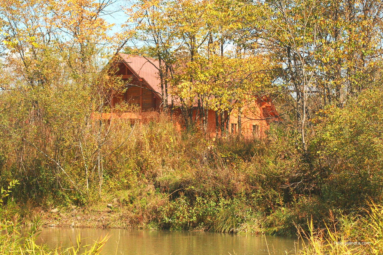 Дом на слиянии реки Супутинка и Волха