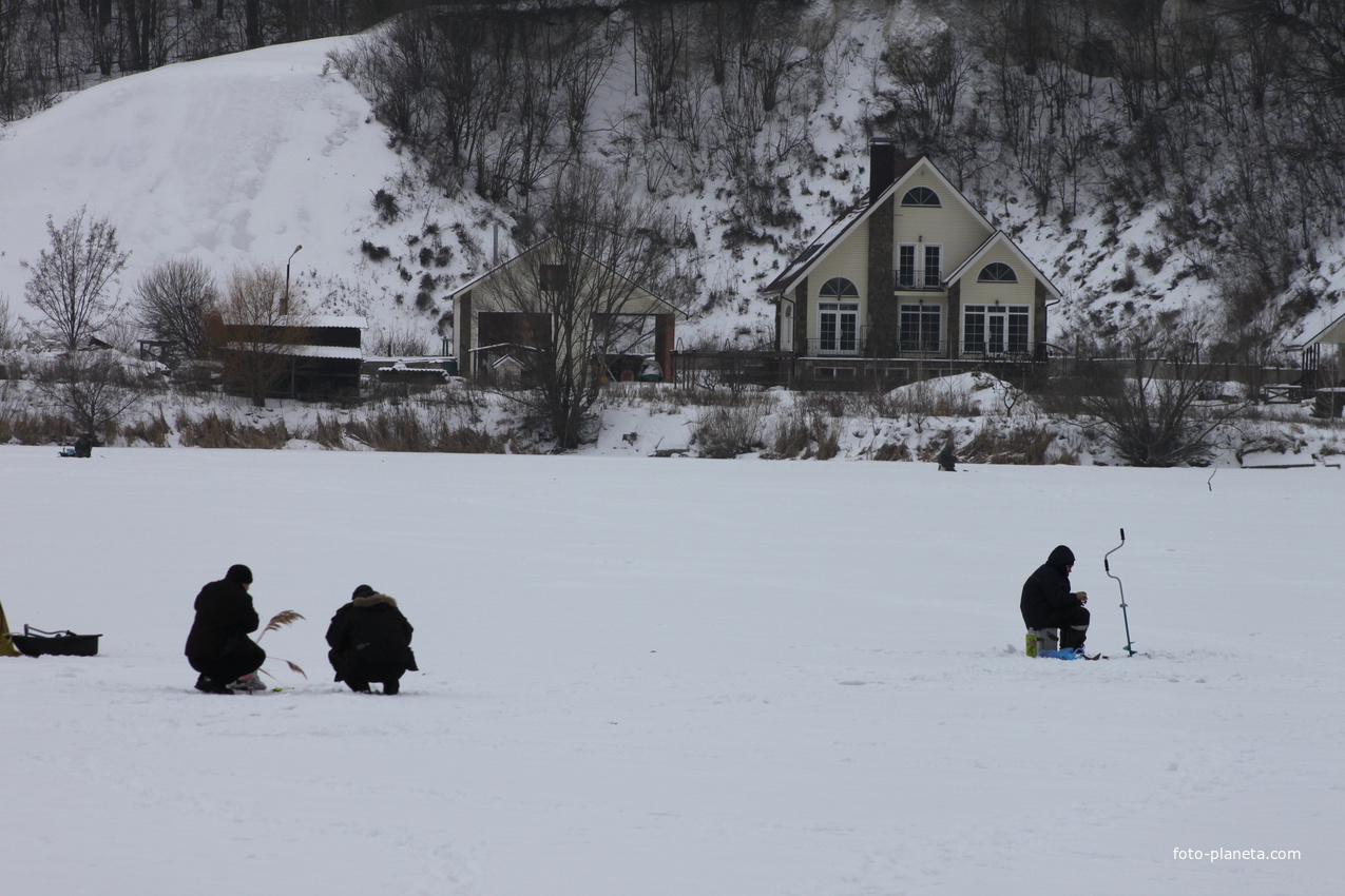 Соломино. Рыбаки на льду Северского Донца.