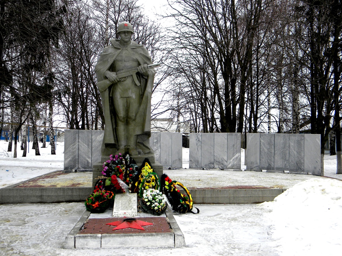 Братская могила 15 советских воинов
