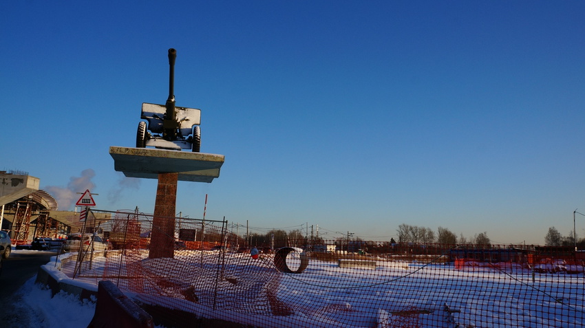 Памятник «Пушка» в честь  60-летия битвы за Москву