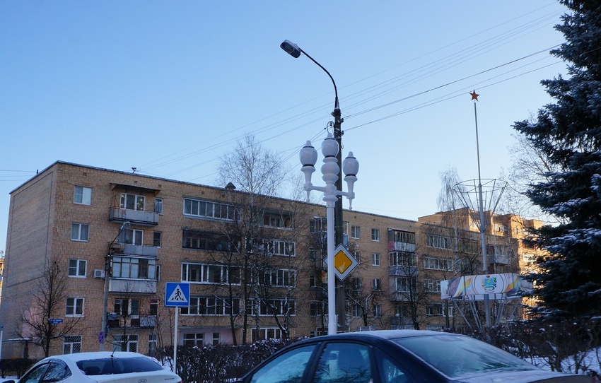 Улица Андропова, 25