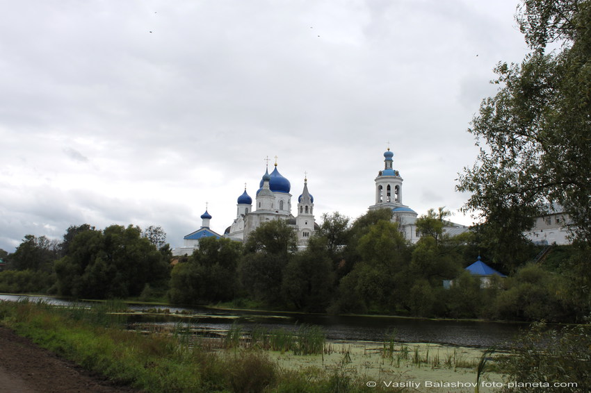 Боголюбово, Свято-Боголюбский женский монастырь.
