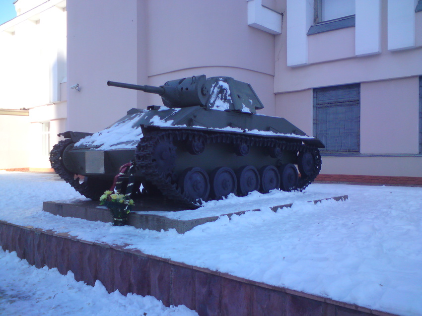 Танк Т-70 возле музея Диорамы