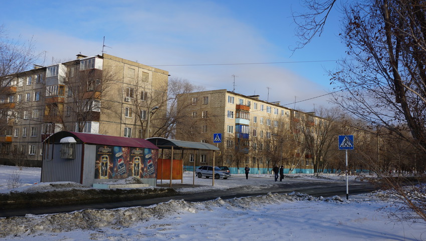 На улице Комарова.