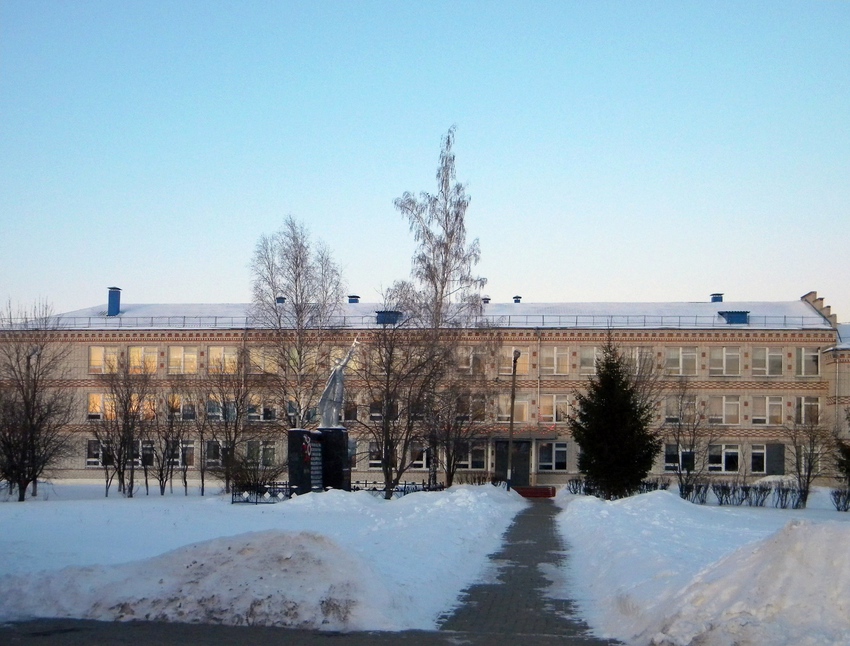 Школа села Ярское