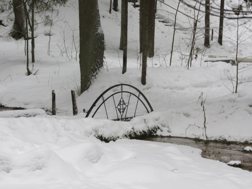 Турово. Часовня Николая Чудотворца на Печерском источнике, мостик