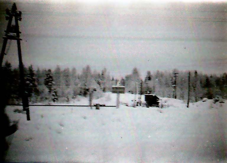 Переезд перед станцией Мянсельга. Фото конца января 1971 года.....