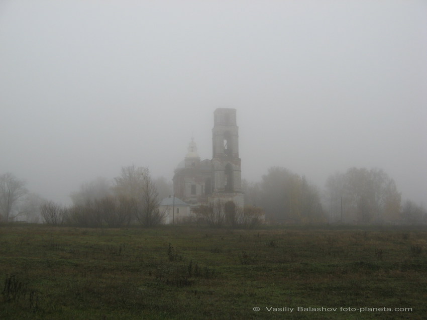 д. Рощино. Церковь Воскресения Христова