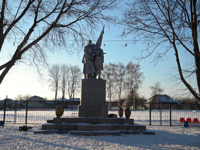 Братская могила 42 советских воинов
