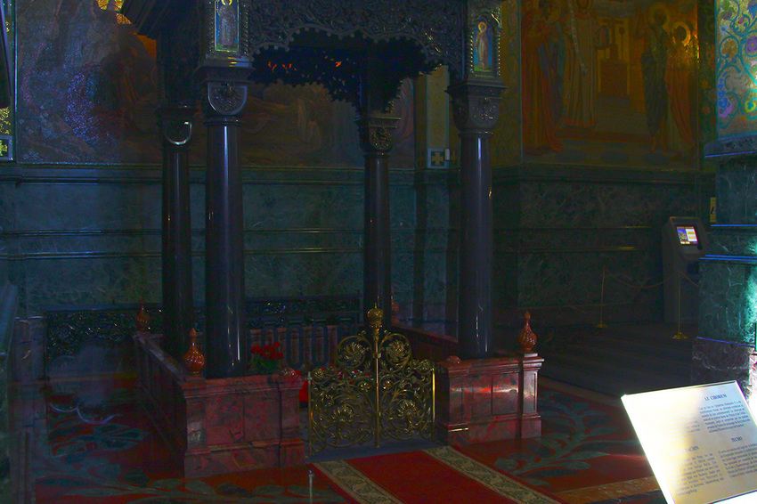 Сень над местом гибели Александра II в храме Спаса-на-Крови