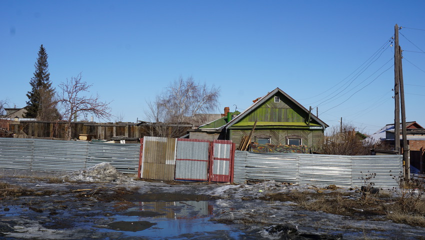 На улице Ялтинской.