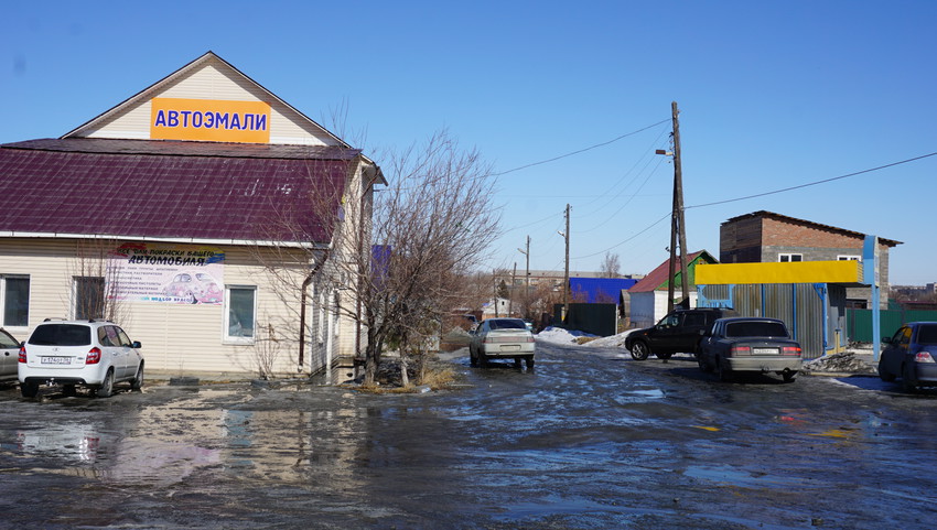 На Новотроицком шоссе.