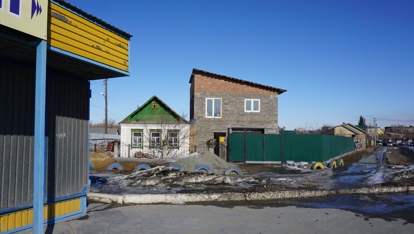 На Новотроицком шоссе.