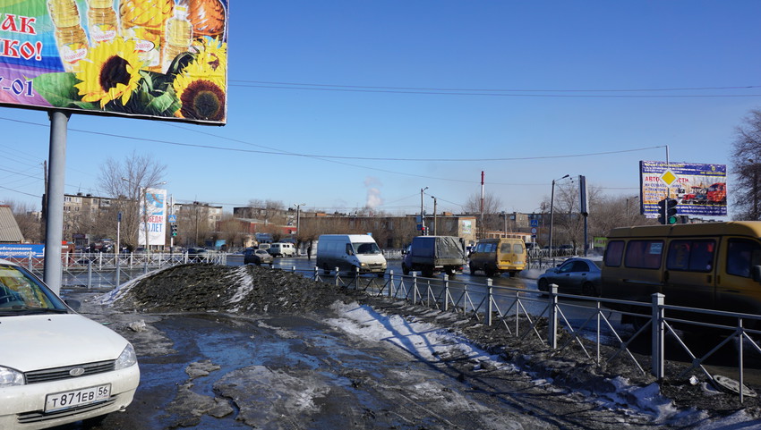 На Новотроицком шоссе.