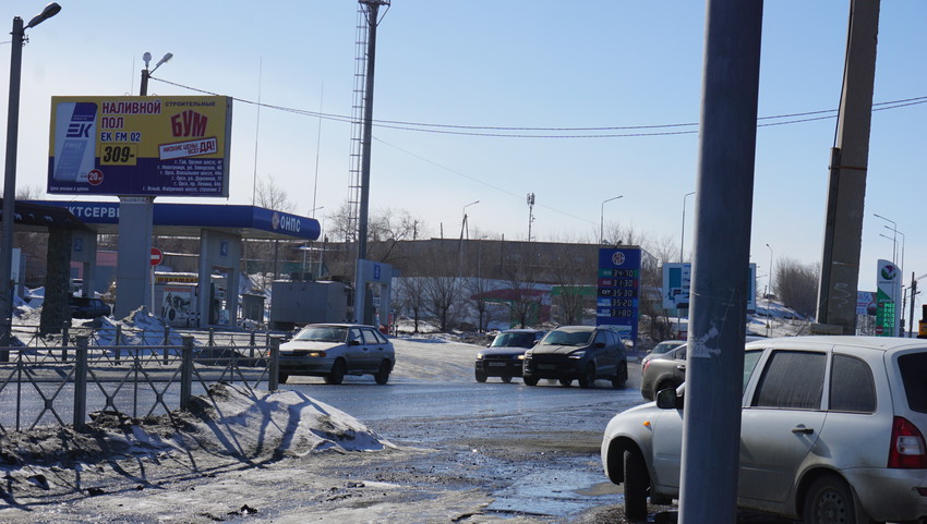 На Новотроицком шоссе.