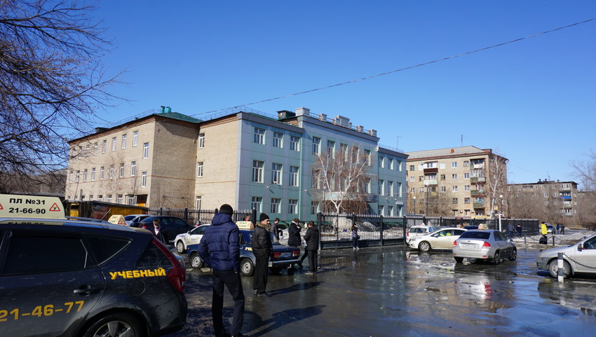 На Новотроицком шоссе.