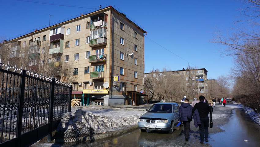 На Новотроицком шоссе.