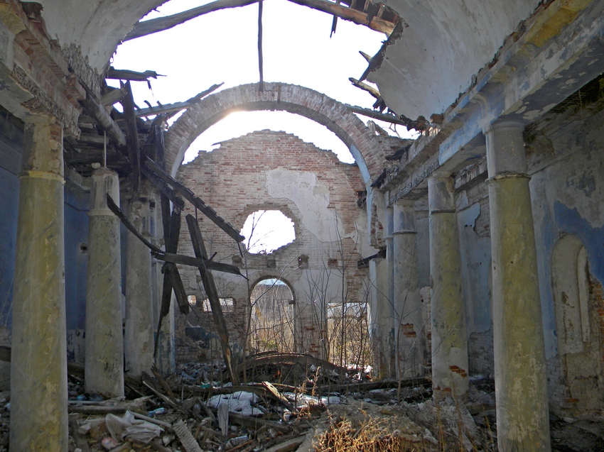Заброшенный храм в селе Маломихайловка