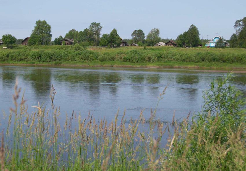вид на реку со стороны села