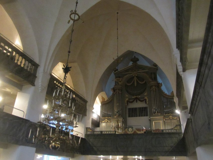 Кафедральный собор Девы Марии, интерьеры внутри