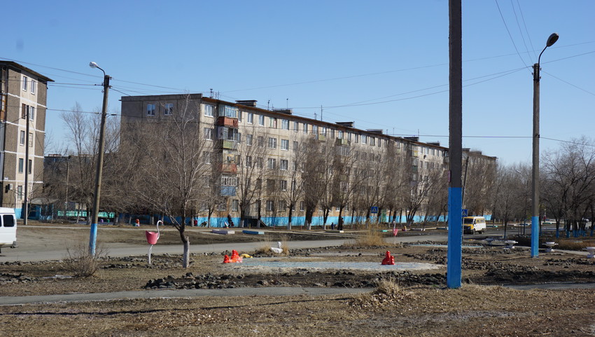 На улице Комарова..