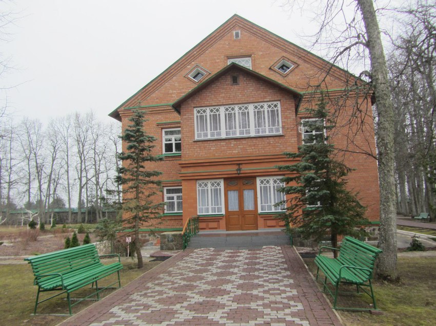 Куремяэ. На территории Успенского Пюхтицкого женского монастыря.