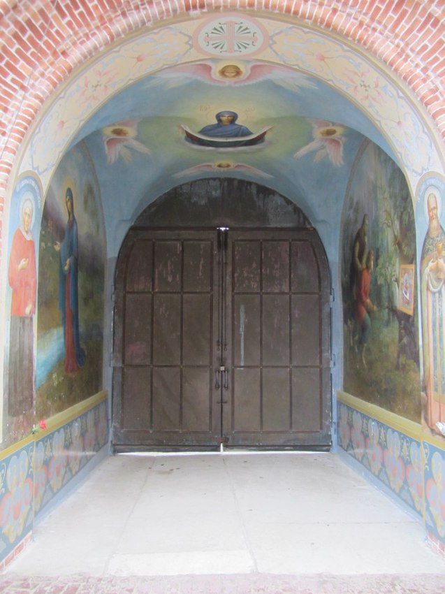 Куремяэ. На территории Успенского Пюхтицкого женского монастыря.