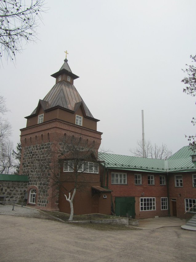 Куремяэ. На территории Успенского Пюхтицкого женского монастыря.