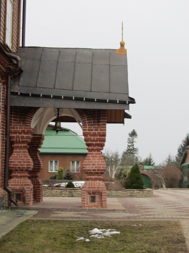 Куремяэ. На территории Успенского Пюхтицкого женского монастыря.