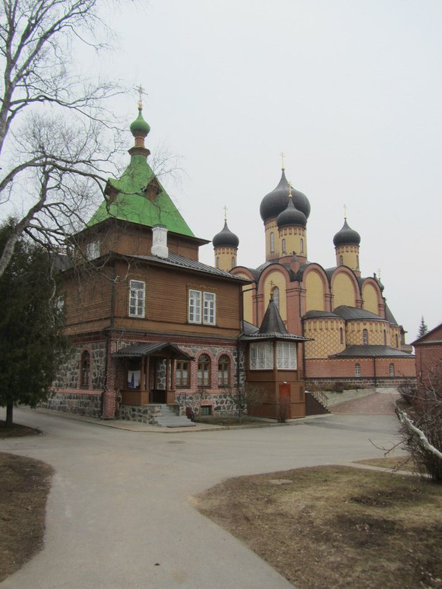 Куремяэ. Успенский Пюхтицкий женский монастырь.