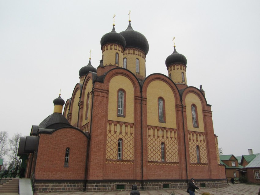 Успенский Пюхтицкий женский монастырь.