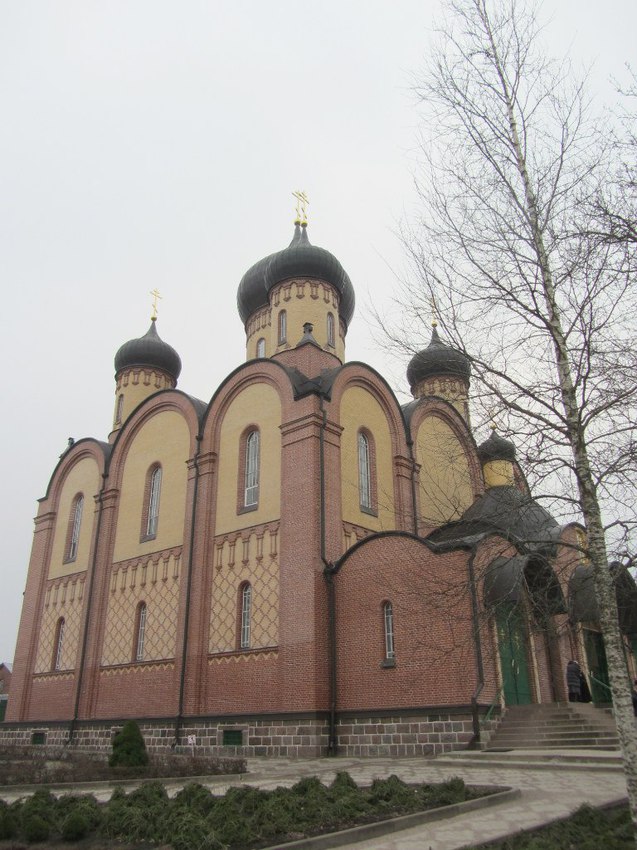 Успенский Пюхтицкий женский монастырь.