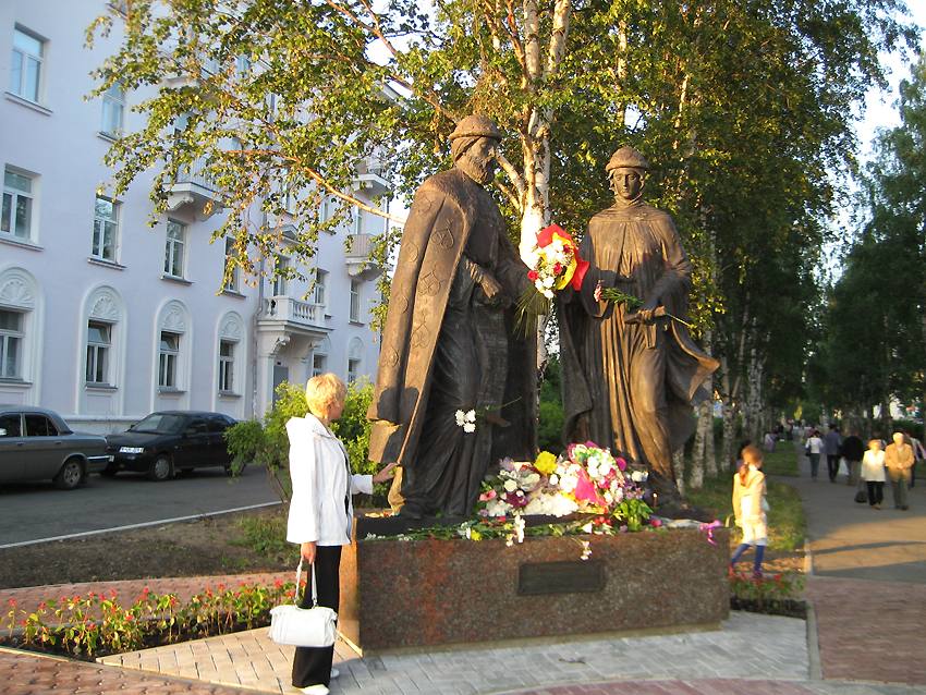 Памятник святым князю Петру и княгине Февронье