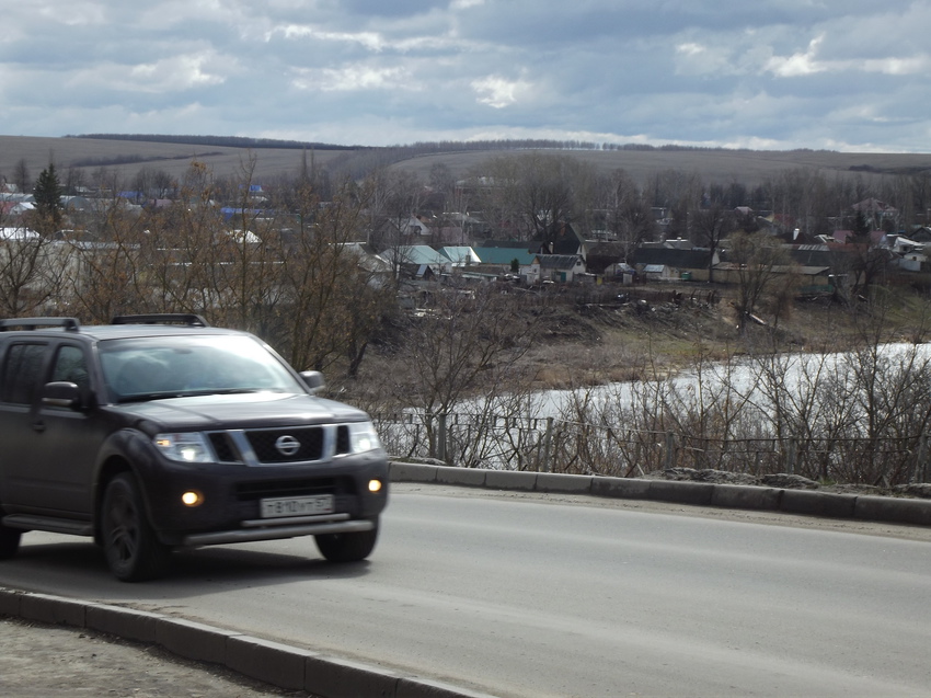 Вдали дорога на Троицкое