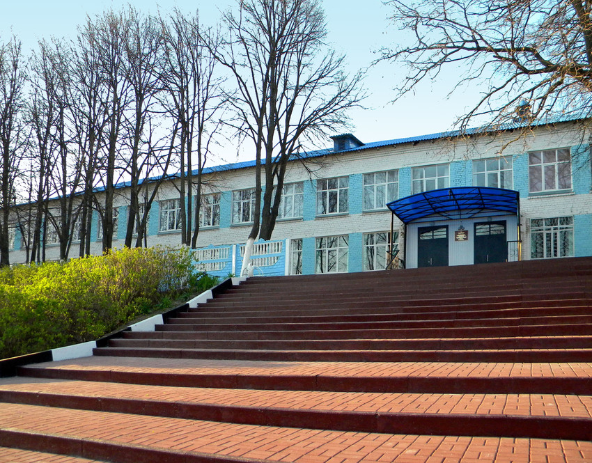 Школа села  Тростенец