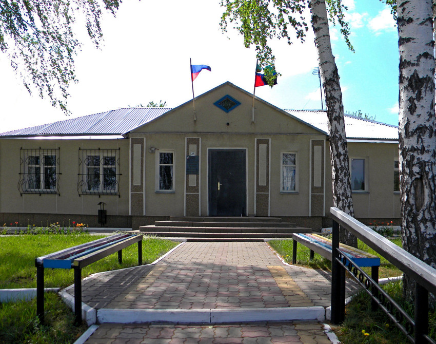 Здание администрации в селе Вязовое