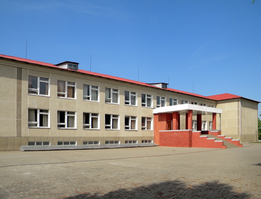 Здание школы села Вязовое