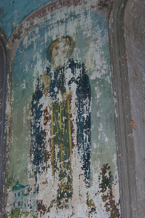 Содранные граблями фрески в Белкинской церкви.