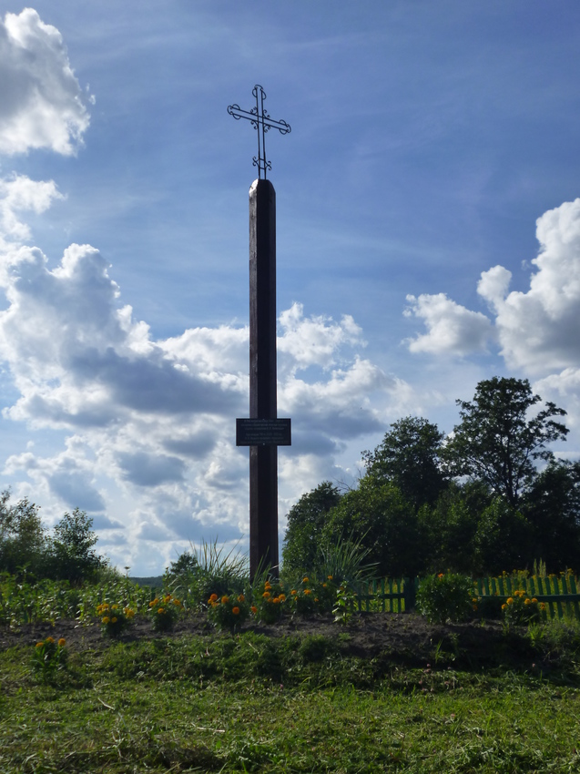 Памятный кресть в честь Вараксарской женской трудовой общины, основанной И.Я. Яковлевым