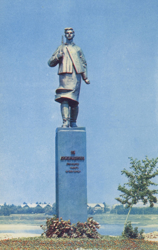 Рыбинск в 1972 году. Памятник Зое Космодемьянской