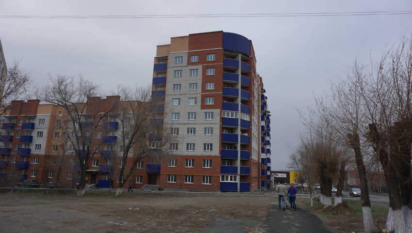 На улице Добровольского.