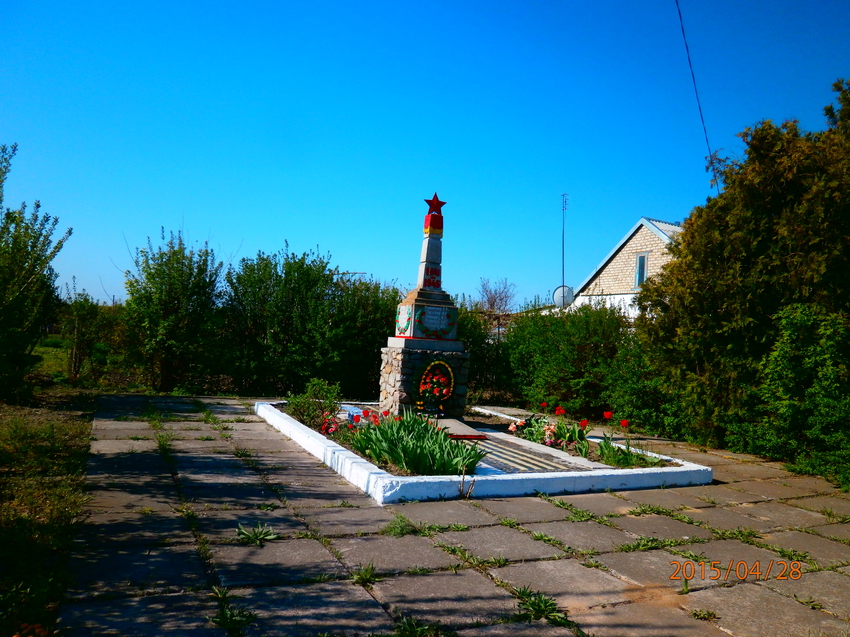 Меморіал  воїнам-односельчанам,що загинули в роки війни 1941-1945 років.
