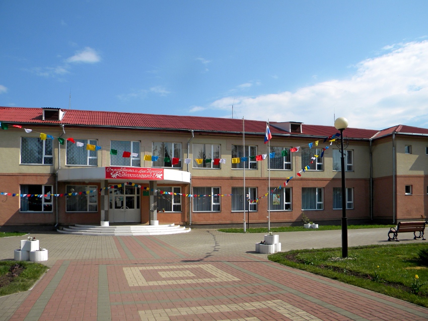 Здание школы села Теребрено