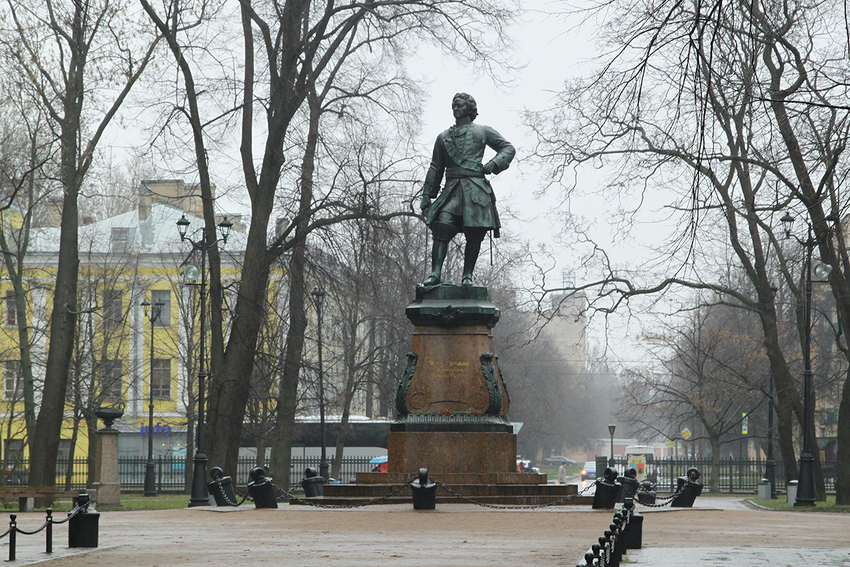 Памятник Петру Первому