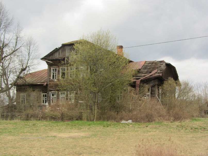 Руины усадьбы Пущина Горка в деревне Куйвози, другой ракурс