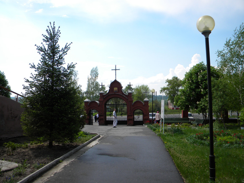 Ворота Вознесенской церкви в городе Старый Оскол