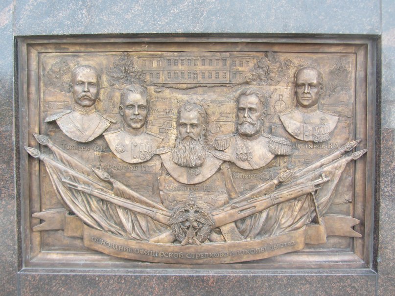 Фрагменты ансамбля памятной стелы