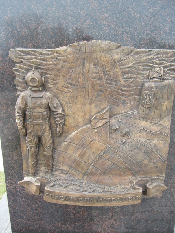 Фрагменты ансамбля памятной стелы