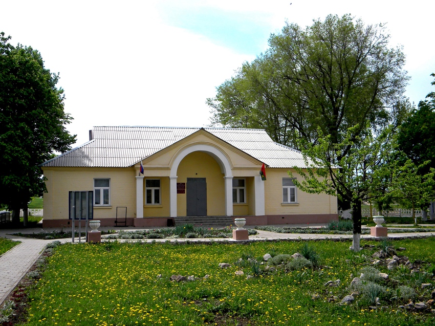 Здание администрации в селе Федосеевка